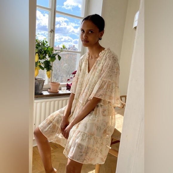 Floral BabyDoll Dress with Ruffle Sleeves Neutral Size XL Spring Easter - Picture 2 of 6